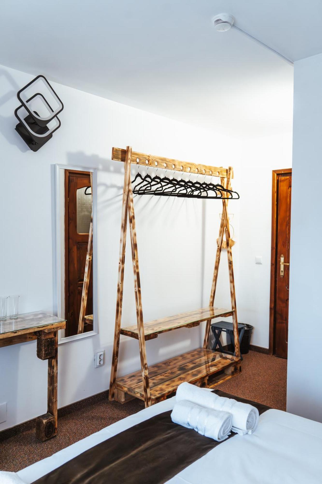 Casa Rosu *