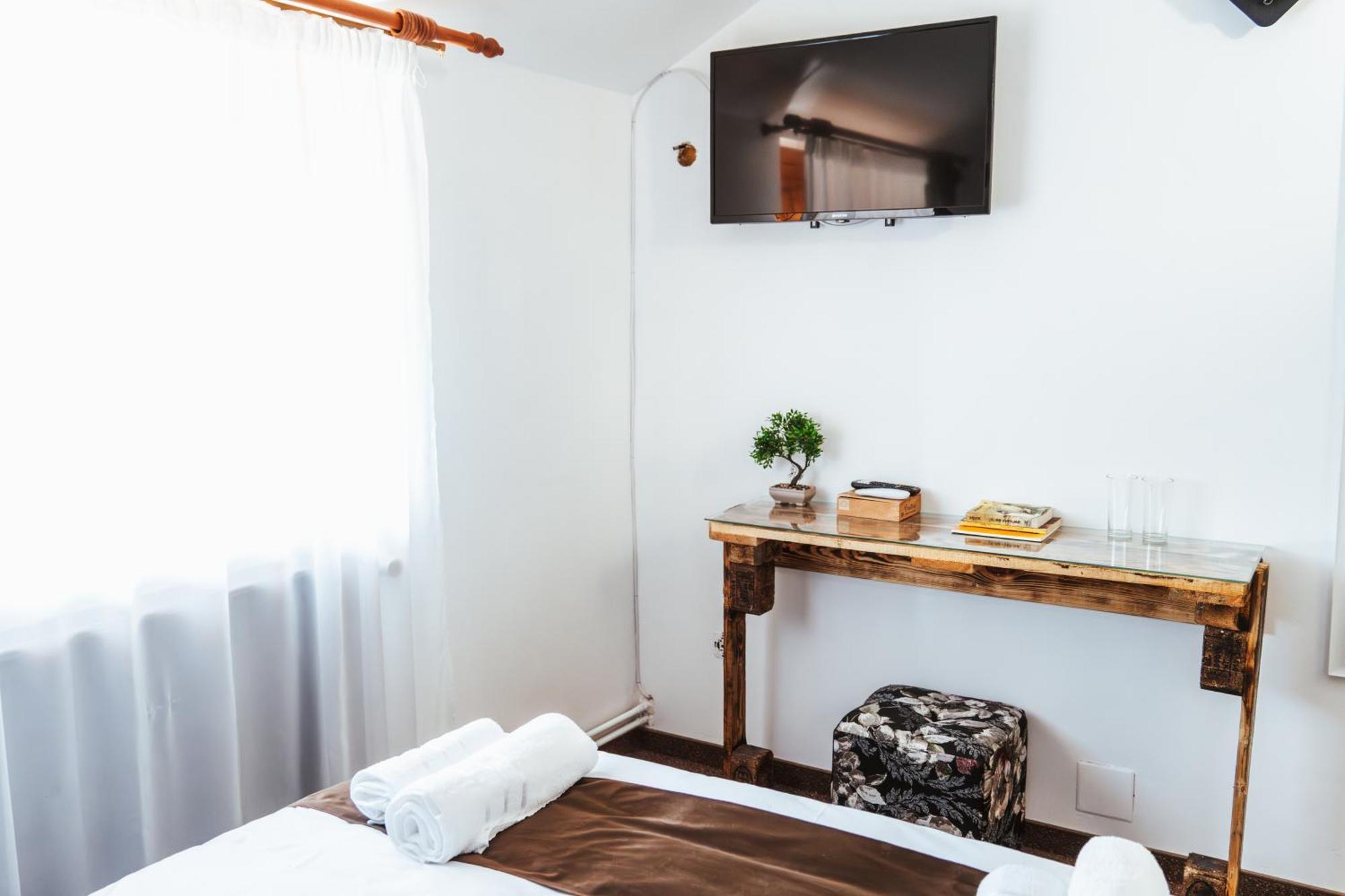 Hotel Casa Rosu