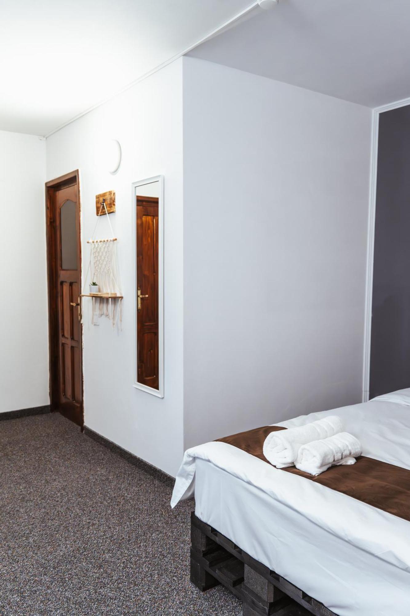 Casa Rosu Hotel *