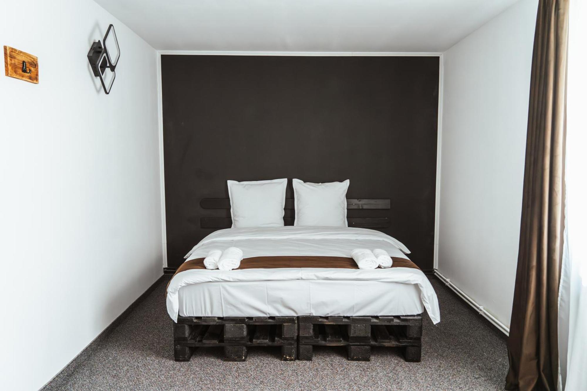 Hotel Casa Rosu